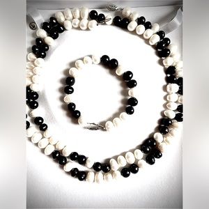 B/W authentic pearl set